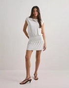Nelly - Vit - Soft Shoulder Mini Dress