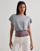 Nelly - Rutigt/Randigt - Soft Stripe Waist Top