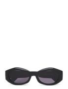 Celeste Black Black Solglasögon Black Corlin Eyewear