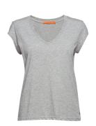 Cc Heart Basic V-Neck T-Shirt Tops T-shirts & Tops Short-sleeved Grey ...