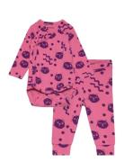 Mini Rodini Squiggly Cats Aop Nb Baby Set Rosa